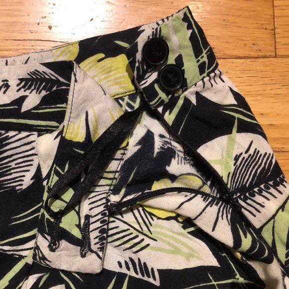 Colourful French Connection Hot House Drape Pleated Tropical Print Shorts - Picture 6 of 11